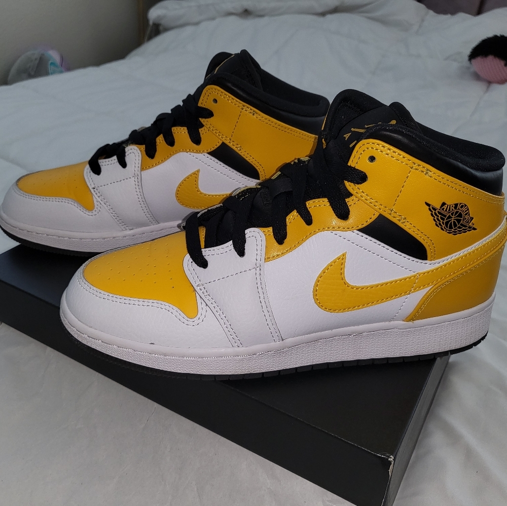 Jordan 1 mid